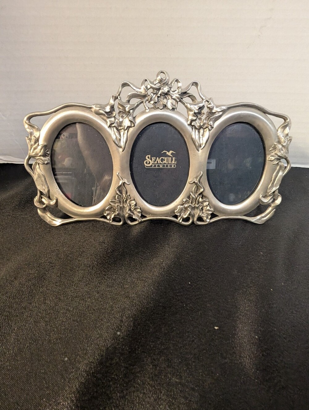 Vintage 90's Seagull Canadian Pewter Triple Standing Easel Picture Photo Frame